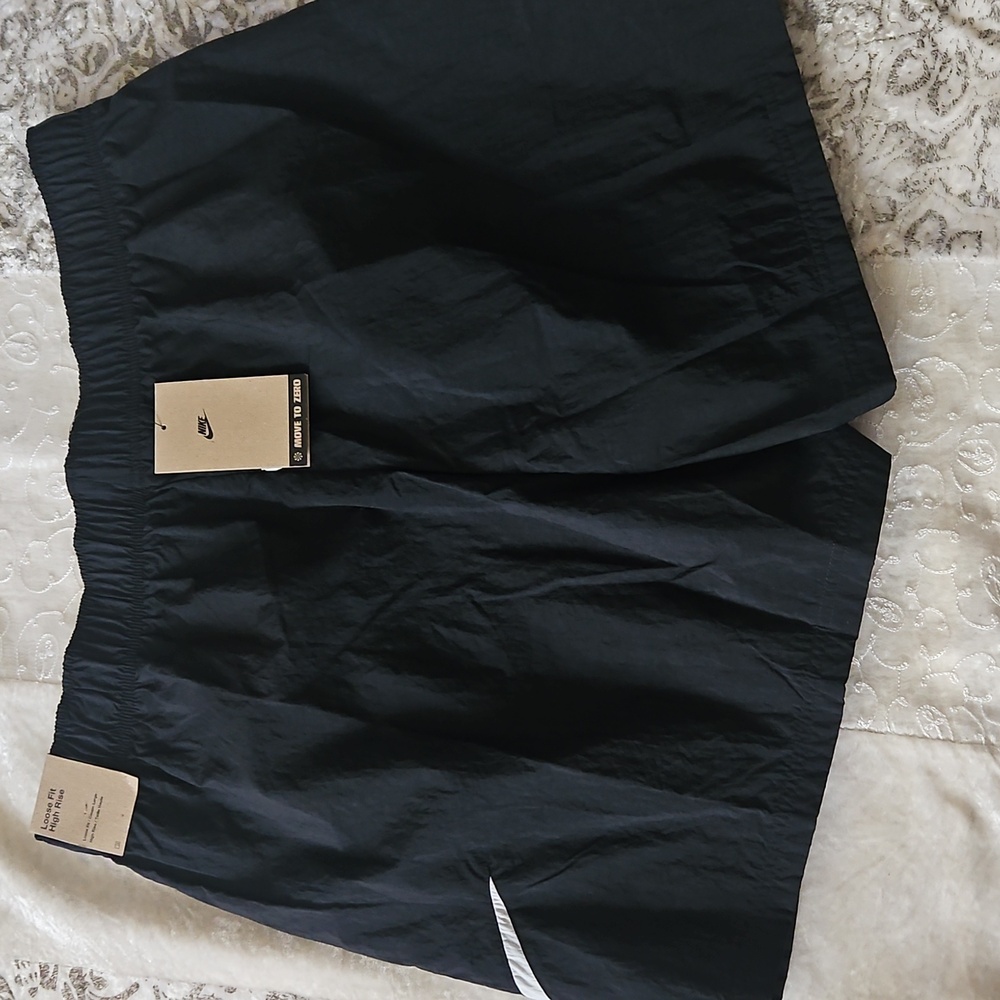 Nike Women's Loose Fit High Rise Black Athletic Shorts - XL - Picture 7 of 11